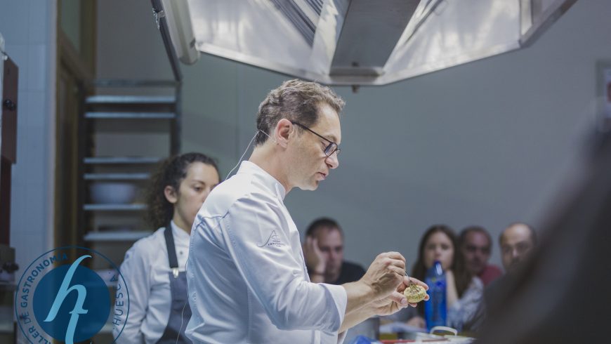Ramón Morato, uno de los mejores maestros pasteleros del país, acercó a Huesca sus nuevas propuestas