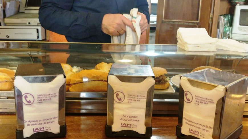 Servilletas contra la violencia de género en Tapas de 10 Huesca
